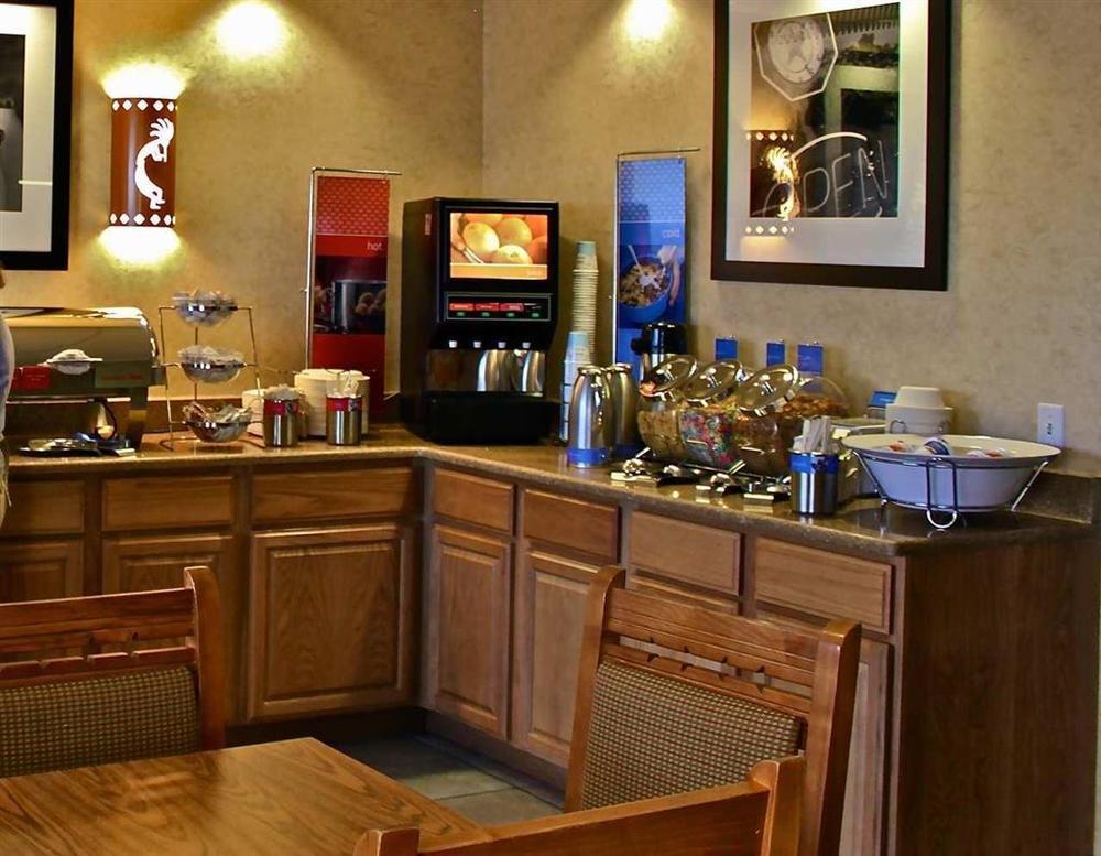 Hampton Inn Taos Restaurant photo