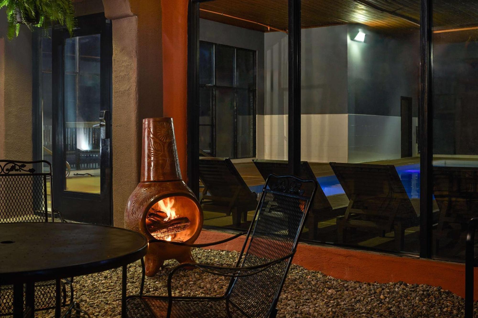 Hampton Inn Taos Exterior photo