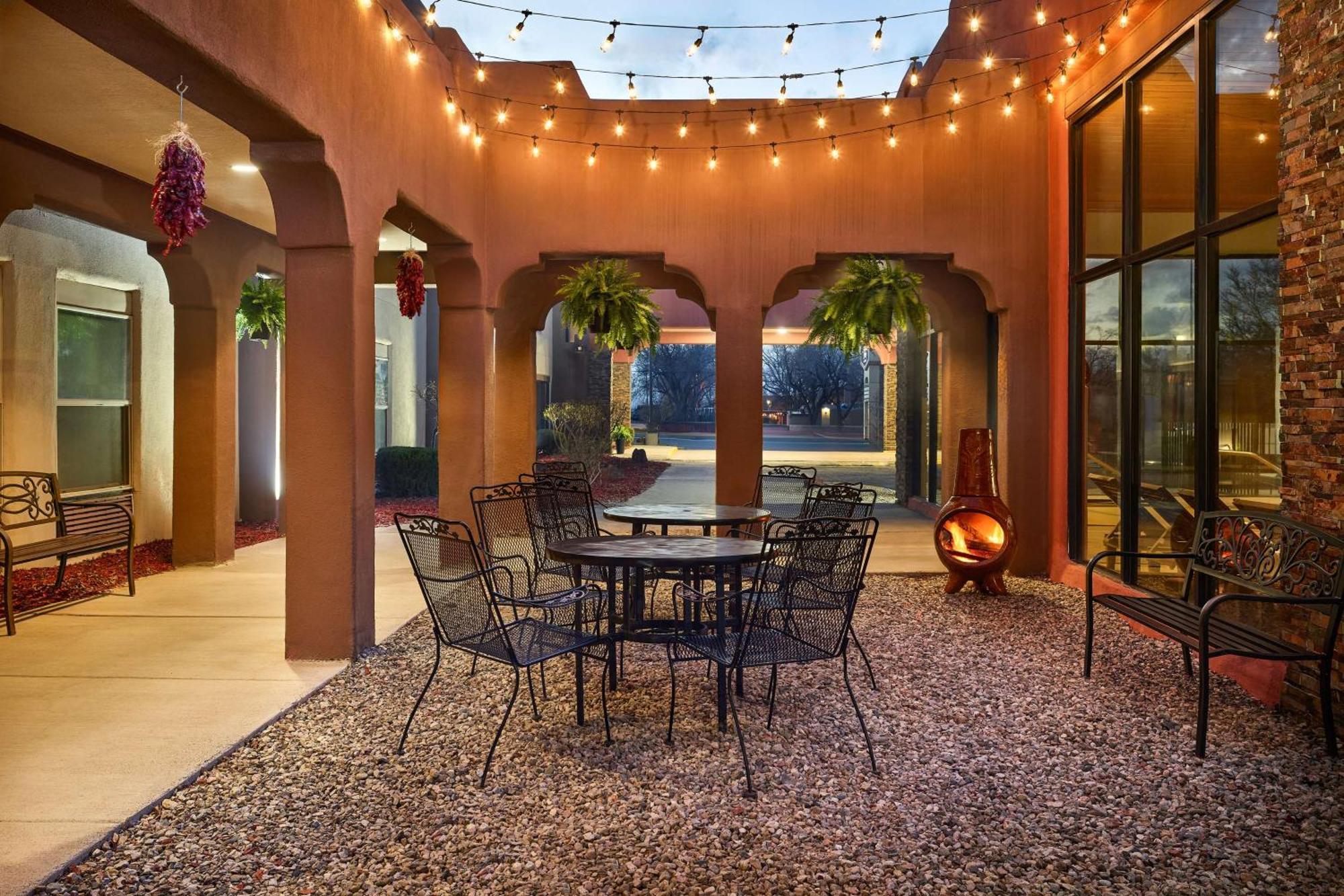 Hampton Inn Taos Exterior photo