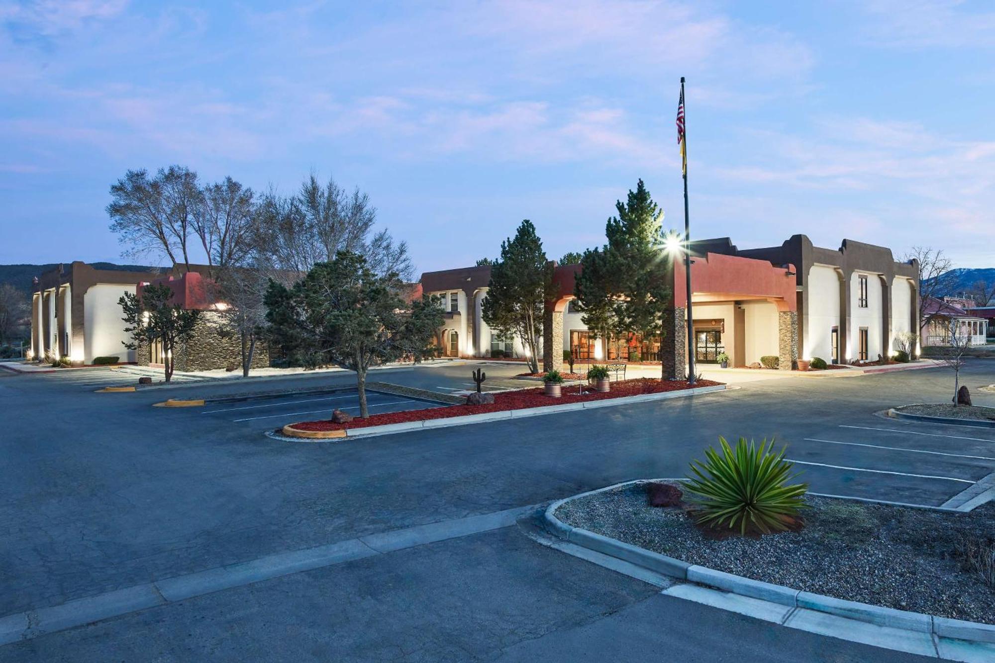 Hampton Inn Taos Exterior photo