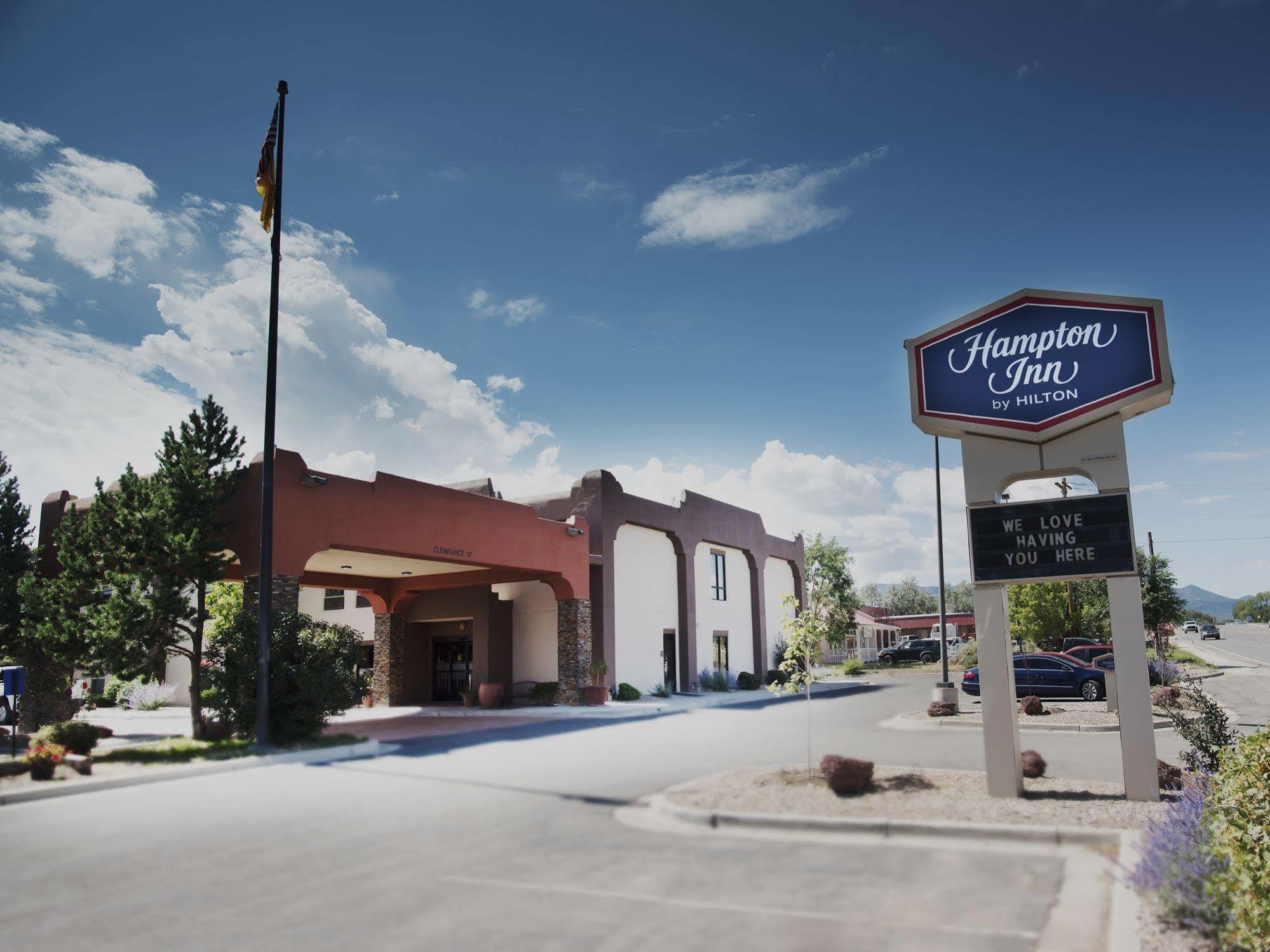 Hampton Inn Taos Exterior photo