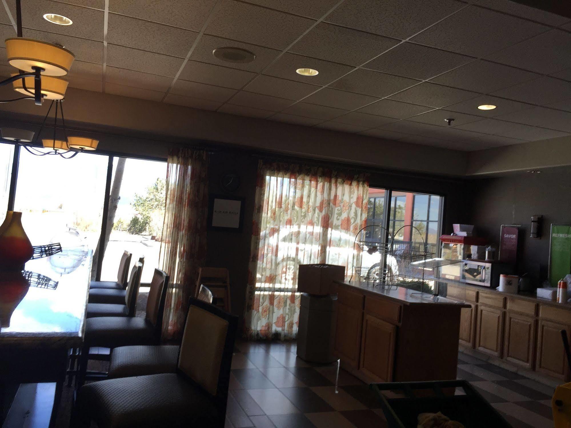 Hampton Inn Taos Exterior photo